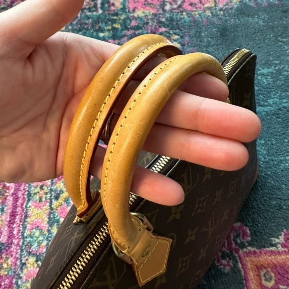 Louis Vuitton Alma PM - Picture 5 of 16